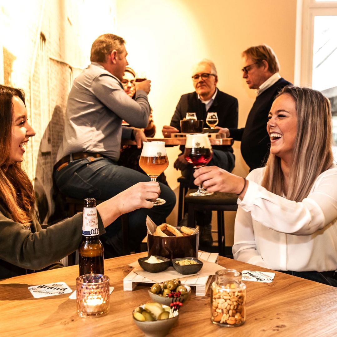 Proosten met bier bij Brand Bierbrouwerij