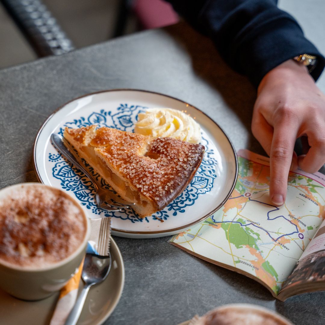 Koffie en vlaai bij Gasterie Hedelfinger in Bingelrade