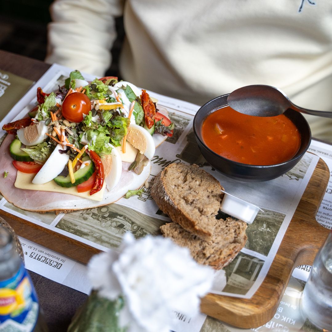 Broodje gezond en soepje bij Brasserie Bie De Groeve in Meerssen