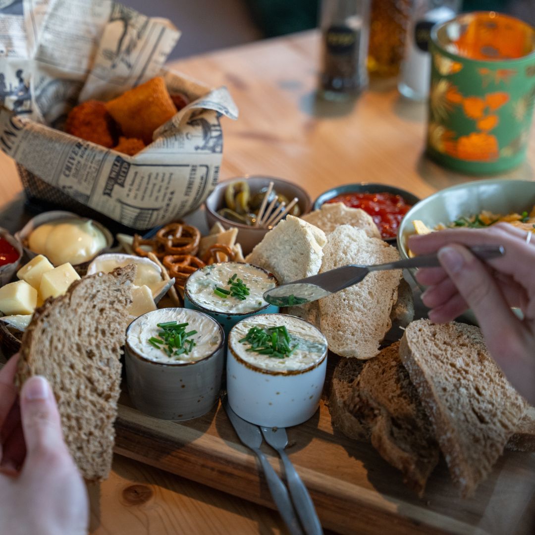 Borrelplank bij Rooftopbar Tash in Valkenburg