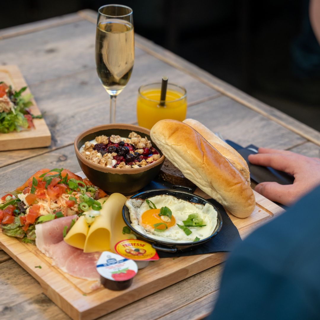 ontbijt Grand Café Geusseltbad in Maastricht