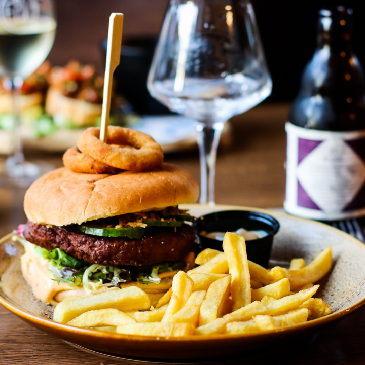 hamburger met friet bij d'r eck in rimburg