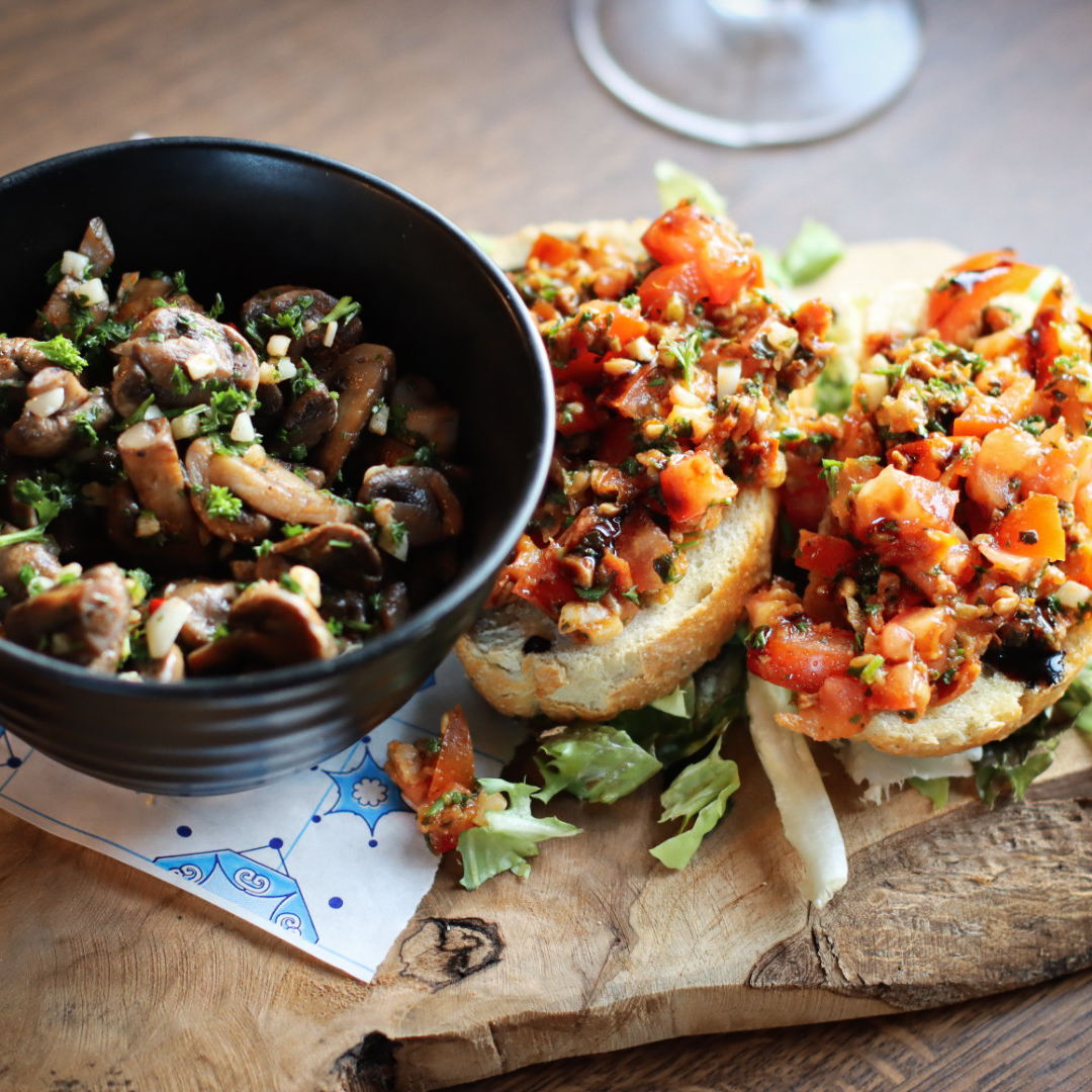 gebakken champignons en bruchetta